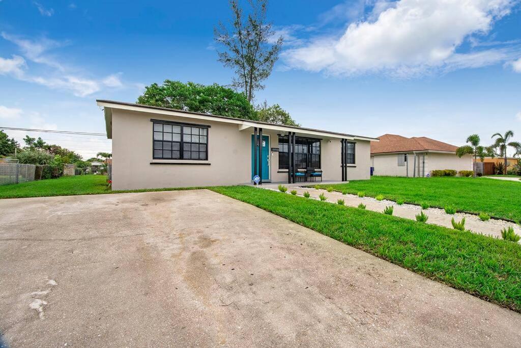 Modern Getaway Near The Beach With Room For A Boat West Palm Beach Ngoại thất bức ảnh