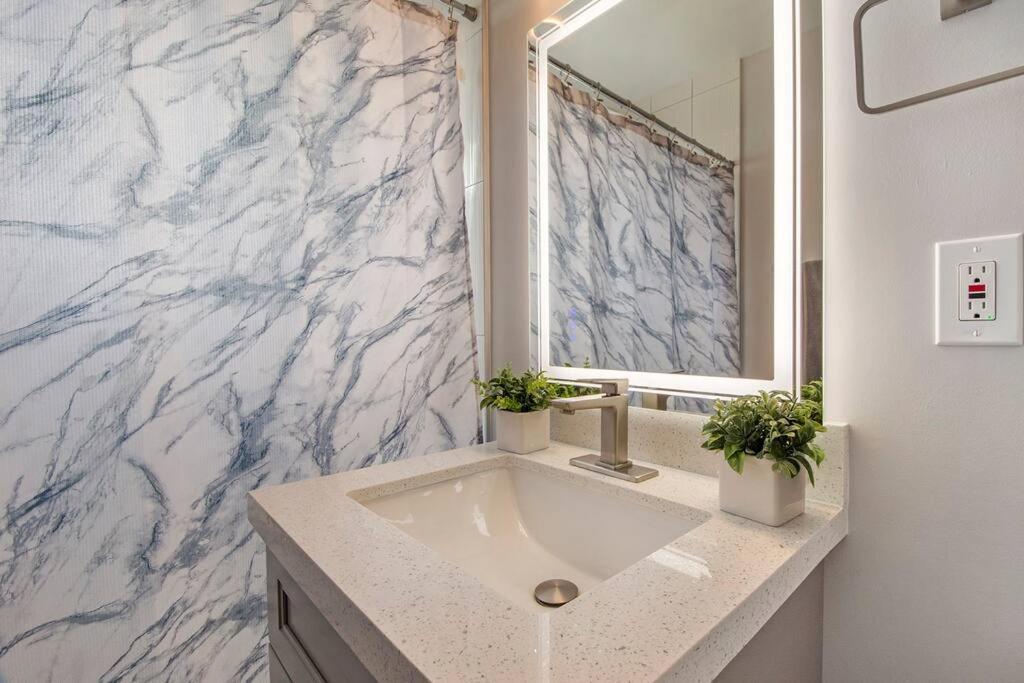 Modern Getaway Near The Beach With Room For A Boat West Palm Beach Ngoại thất bức ảnh