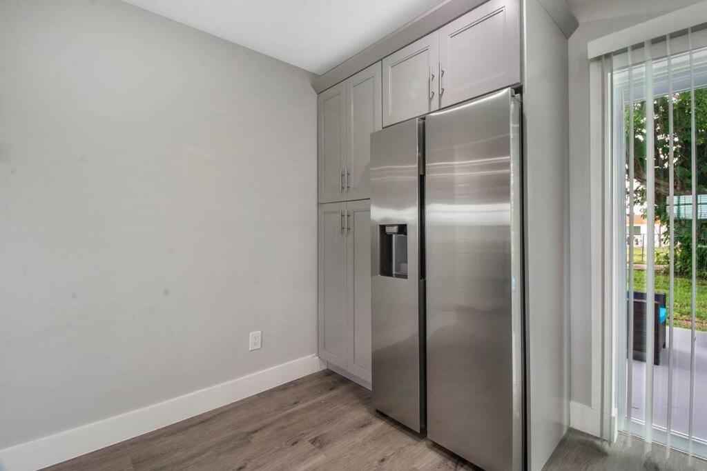 Modern Getaway Near The Beach With Room For A Boat West Palm Beach Ngoại thất bức ảnh